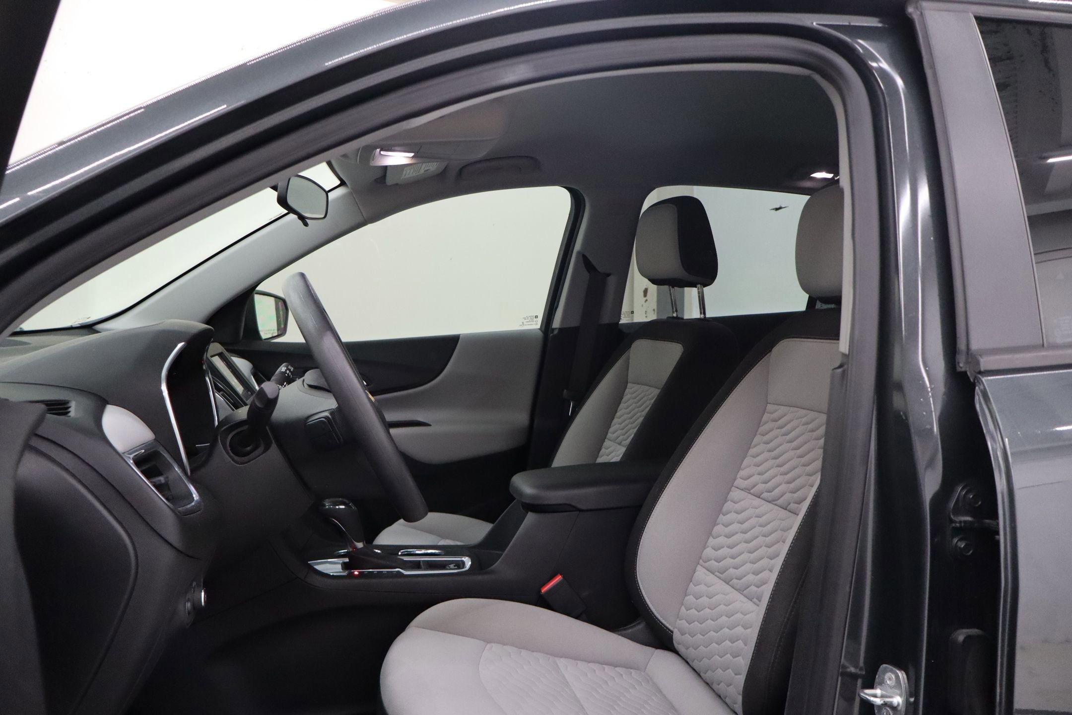 Used 2020 Chevrolet Equinox LS image 13