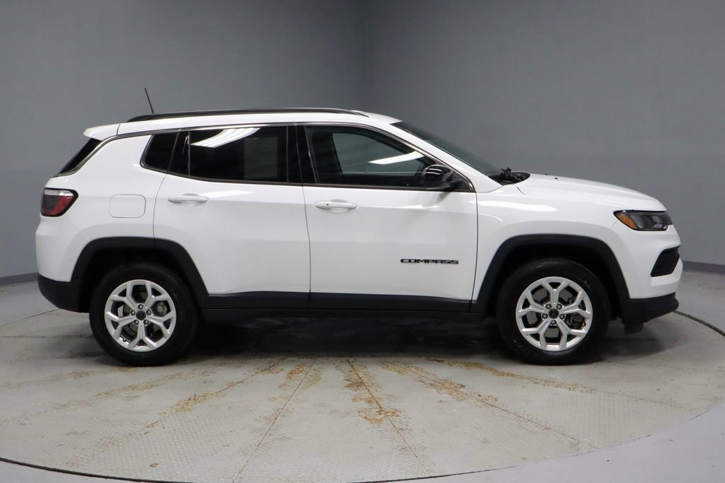 Used 2025 Jeep Compass Latitude image 6