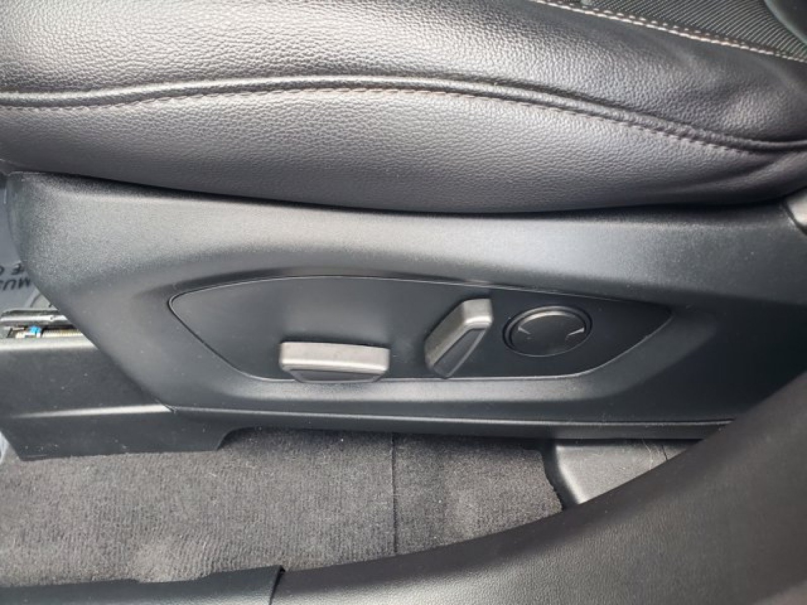 Certified 2023 Ford Explorer Limited w/ Limited Technology Package RWD image 12