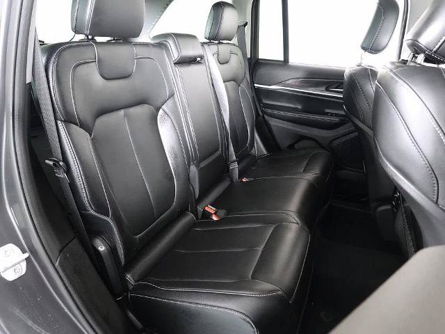 Used 2024 Jeep Grand Cherokee Limited AWD/4WD image 17