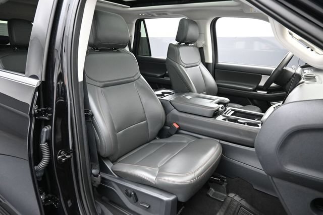 Certified 2025 Ford Expedition Active AWD/4WD image 31
