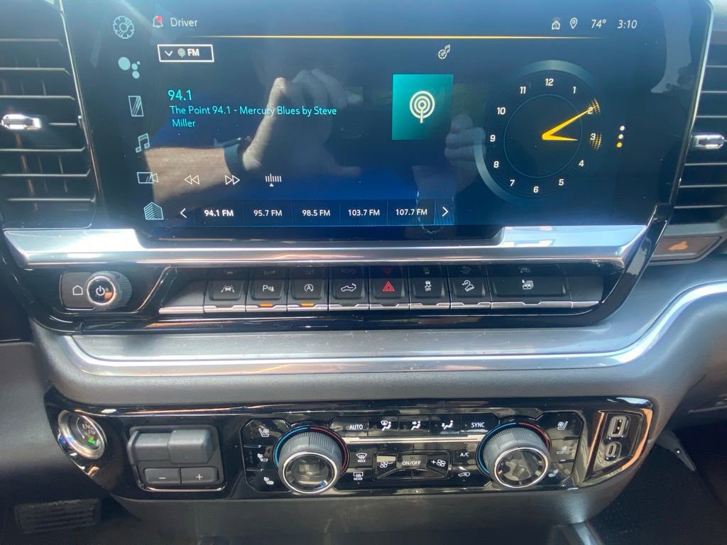 Used 2023 Chevrolet Silverado 1500 High Country w/ Technology Package AWD/4WD image 17