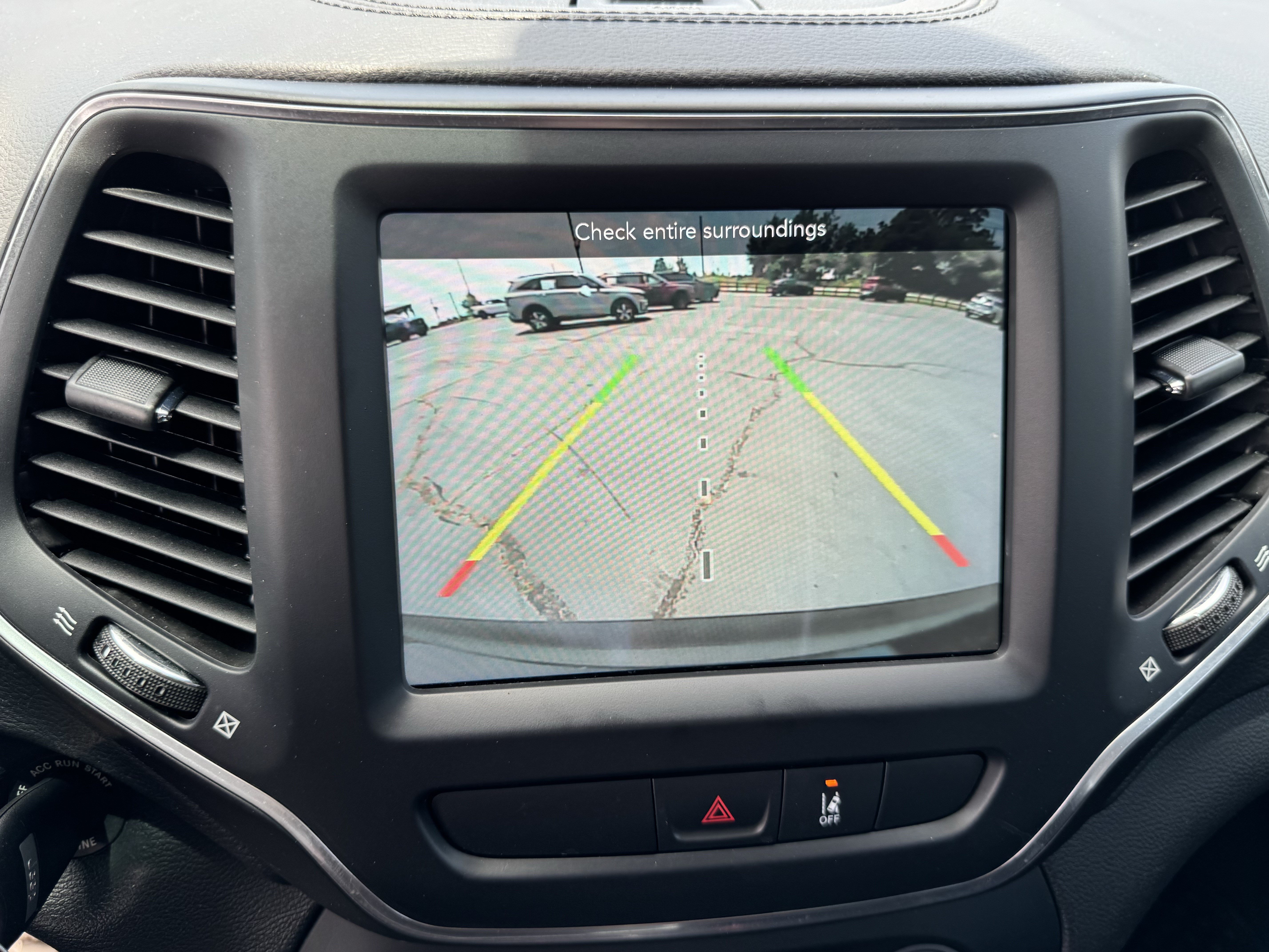 Used 2022 Jeep Cherokee Latitude AWD/4WD image 28