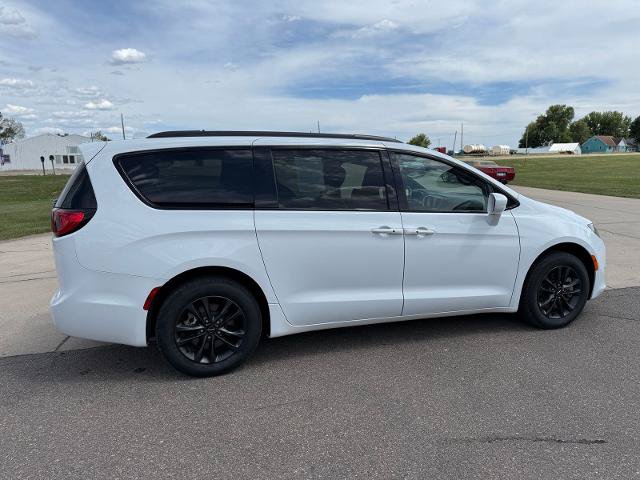Used 2020 Chrysler Pacifica Touring-L AWD/4WD image 6