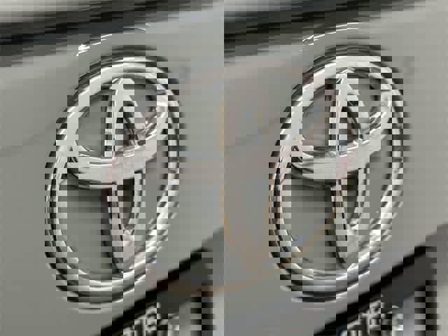 Used 2022 Toyota RAV4 XLE w/ Convenience Package image 30