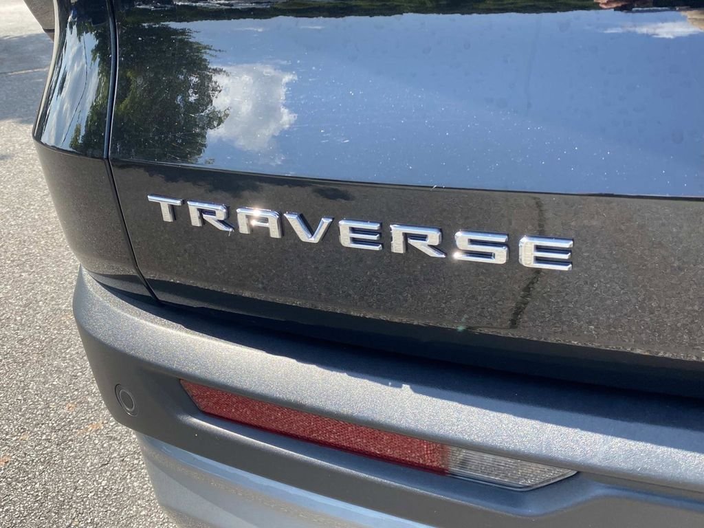 Used 2026 Chevrolet Traverse LT FWD image 5