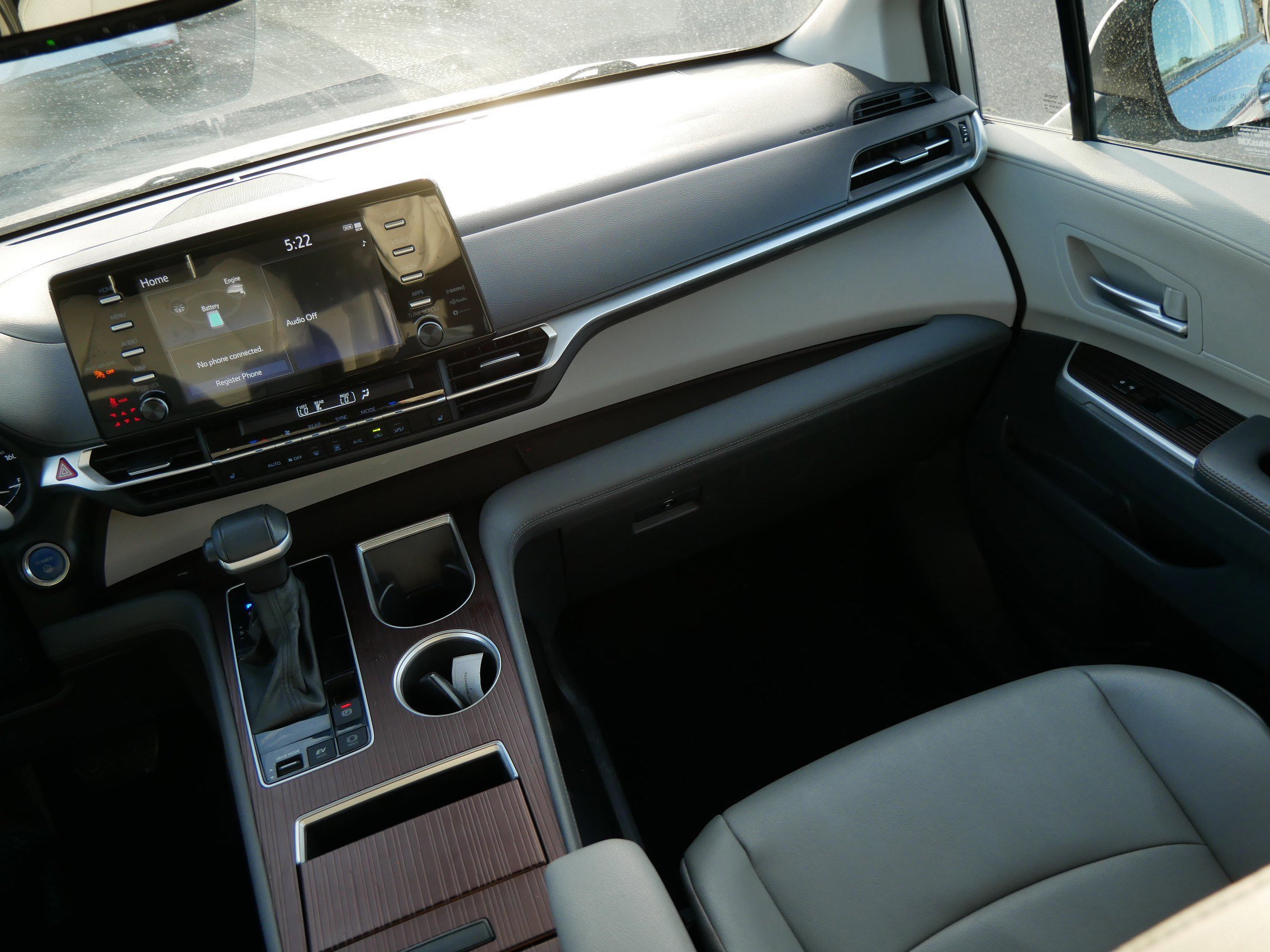 Used 2024 Toyota Sienna XLE image 11