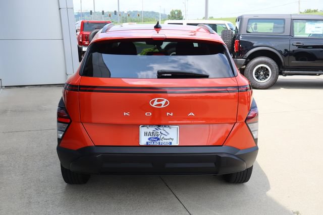 Used 2025 Hyundai Kona SEL FWD image 4