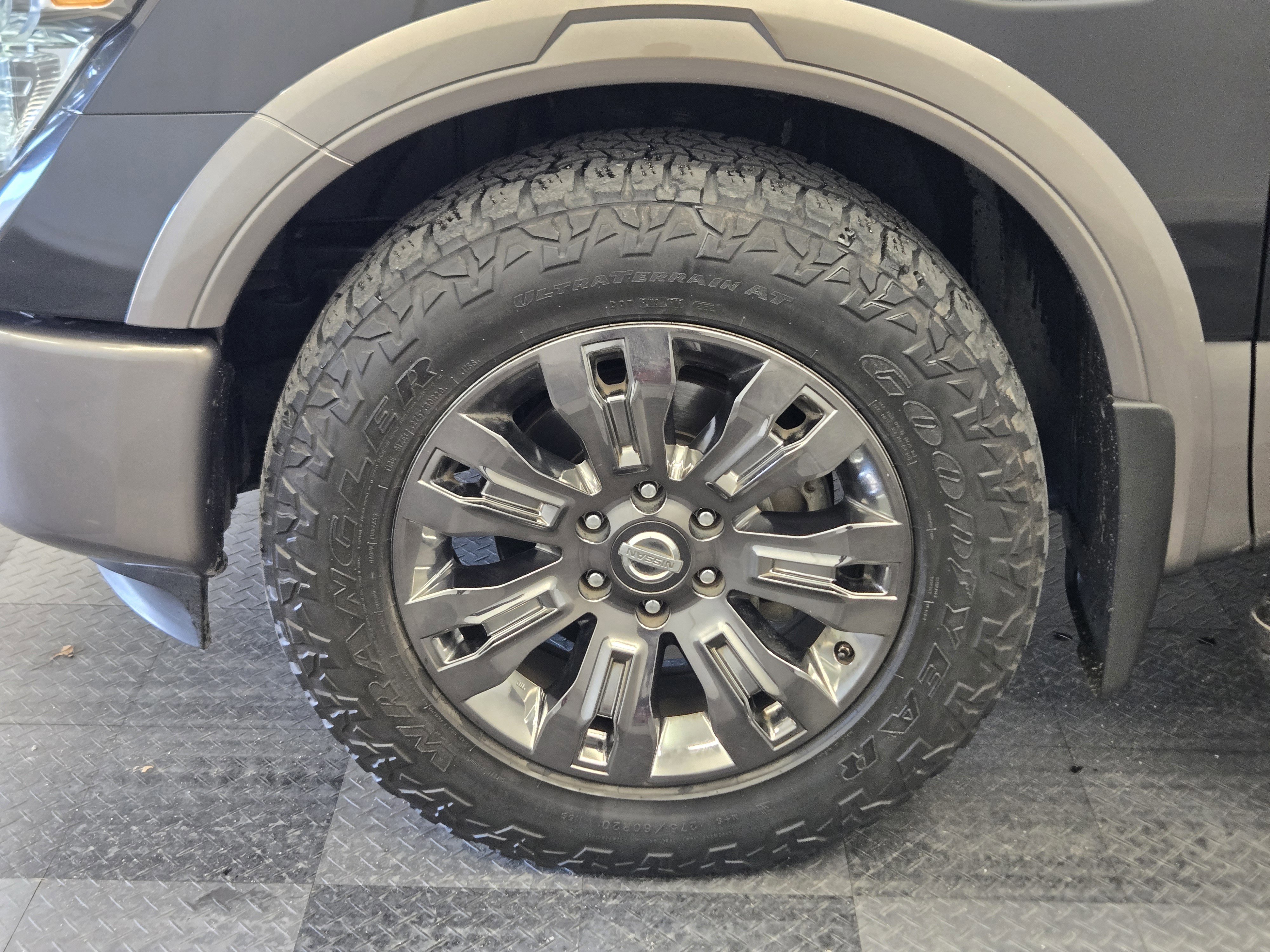 Used 2017 Nissan Titan Platinum Reserve image 10