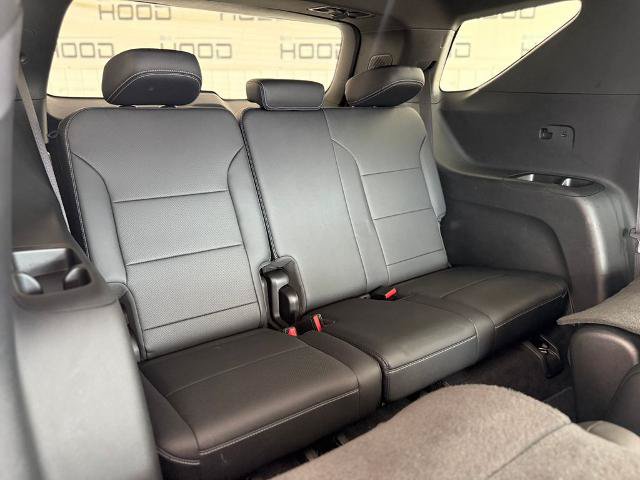Used 2025 Chevrolet Traverse LT FWD image 11
