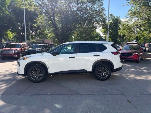 Used 2024 Nissan Rogue S AWD/4WD image 3