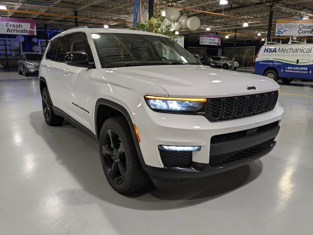 Used 2022 Jeep Grand Cherokee L Limited w/ Black Appearance Package AWD/4WD image 5