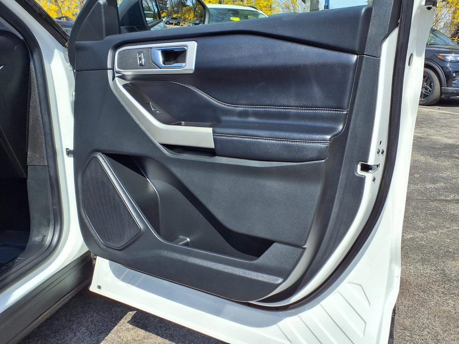 Certified 2022 Ford Explorer XLT w/ Equipment Group 202A image 12