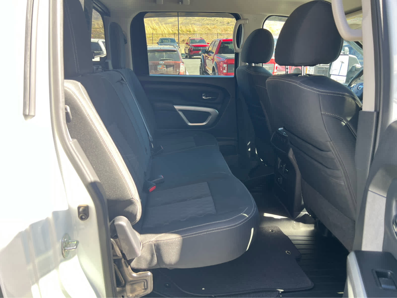 Used 2017 Nissan Titan SV image 25