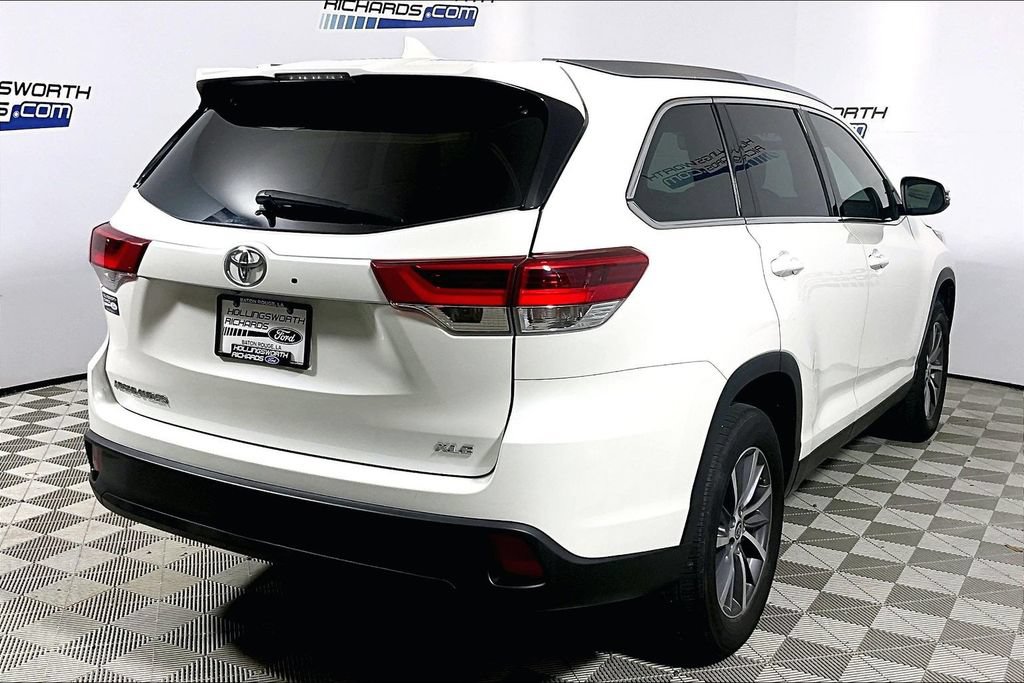 Used 2019 Toyota Highlander XLE FWD image 9