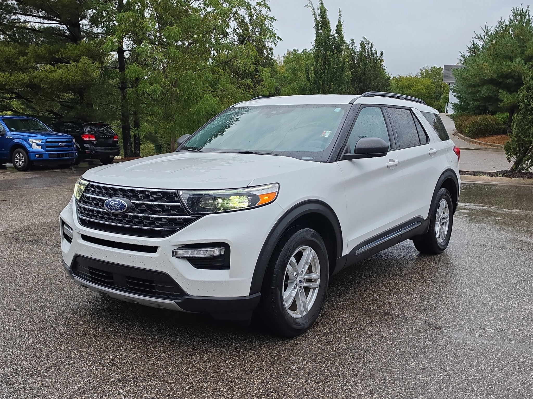 Certified 2023 Ford Explorer XLT w/ Equipment Group 202A AWD/4WD image 3
