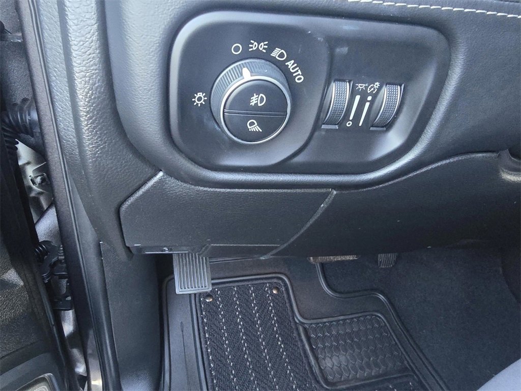 Used 2020 RAM 3500 Limited image 33