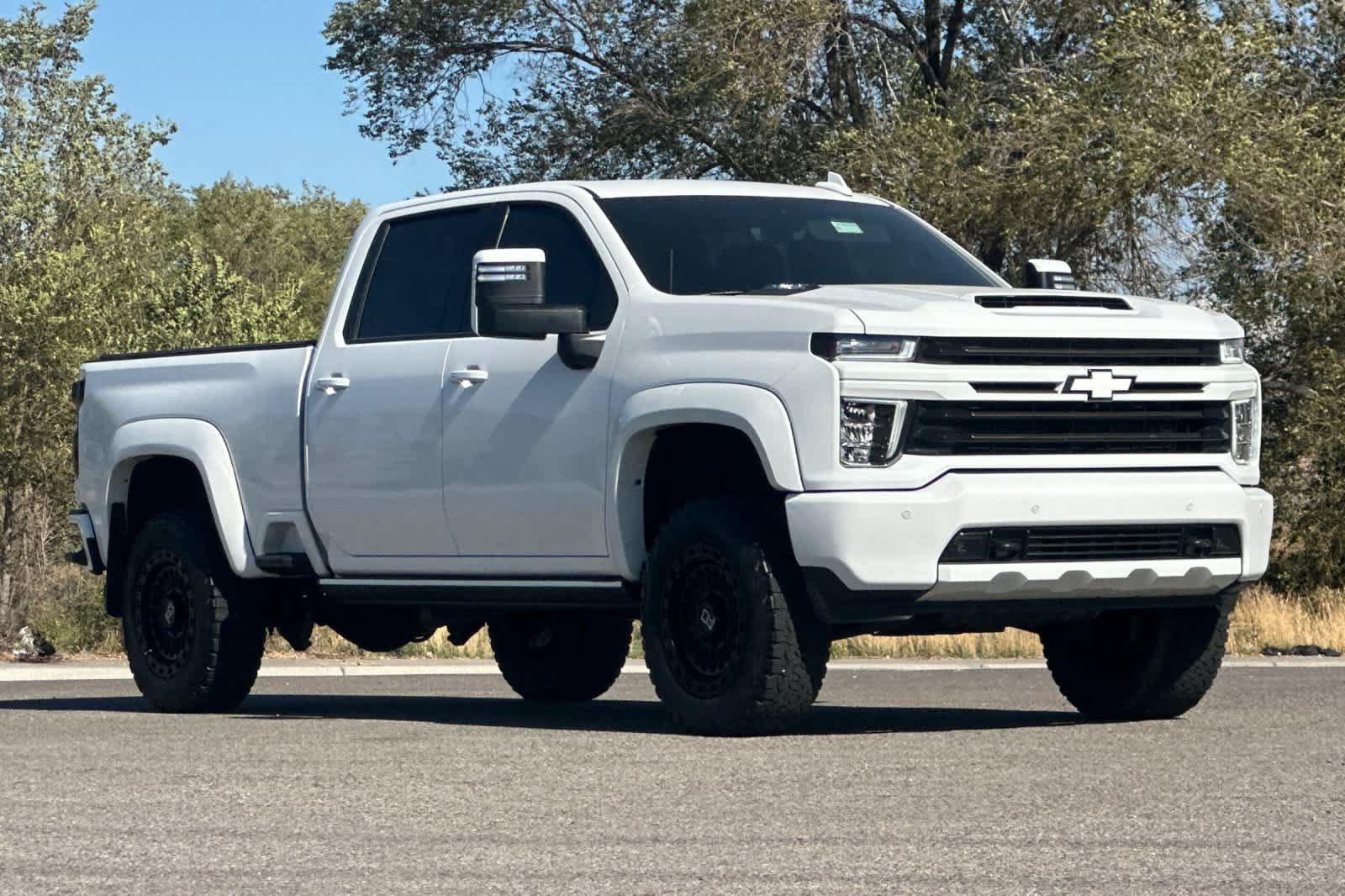 Used 2022 Chevrolet Silverado 2500 High Country w/ Z71 Off-Road Package AWD/4WD image 9