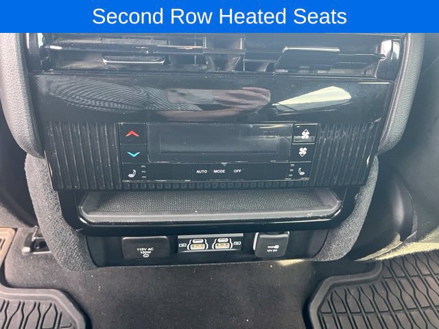 Used 2024 Jeep Wagoneer L Series II w/ Flexible Seating Group AWD/4WD image 10