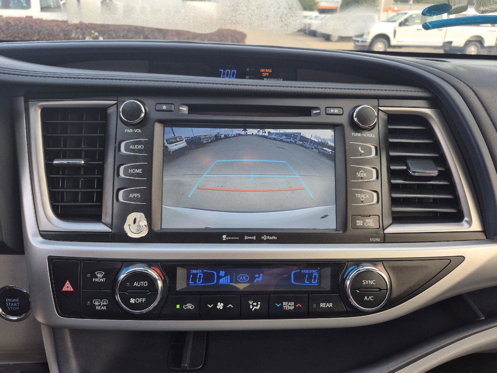 Used 2019 Toyota Highlander XLE FWD image 9
