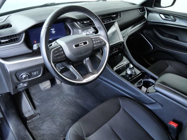 Used 2022 Jeep Grand Cherokee L Laredo w/ Luxury Tech Group I AWD/4WD image 3