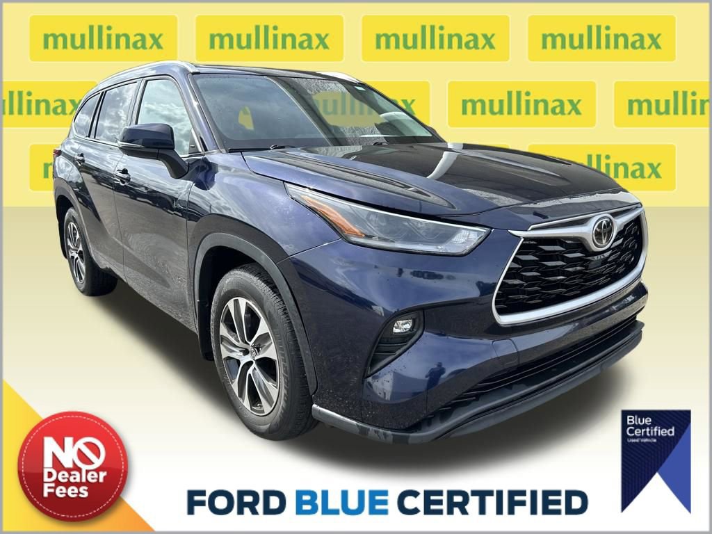 Used 2021 Toyota Highlander XLE AWD/4WD image 1