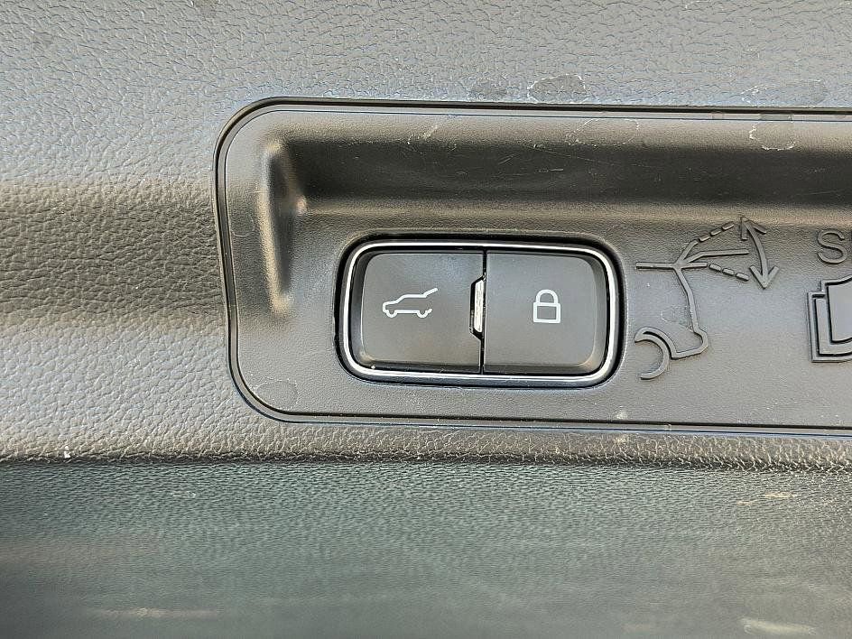Certified 2023 Ford Explorer XLT RWD image 15