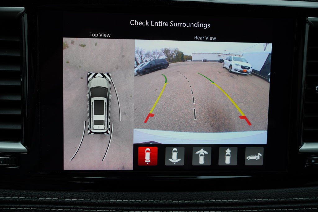 Used 2024 Chrysler Pacifica Limited FWD image 39