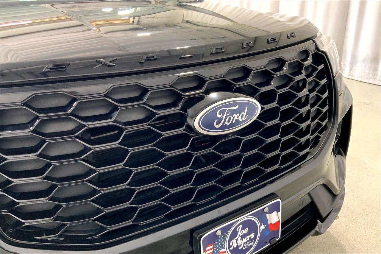 Certified 2025 Ford Explorer ST-Line AWD/4WD image 30