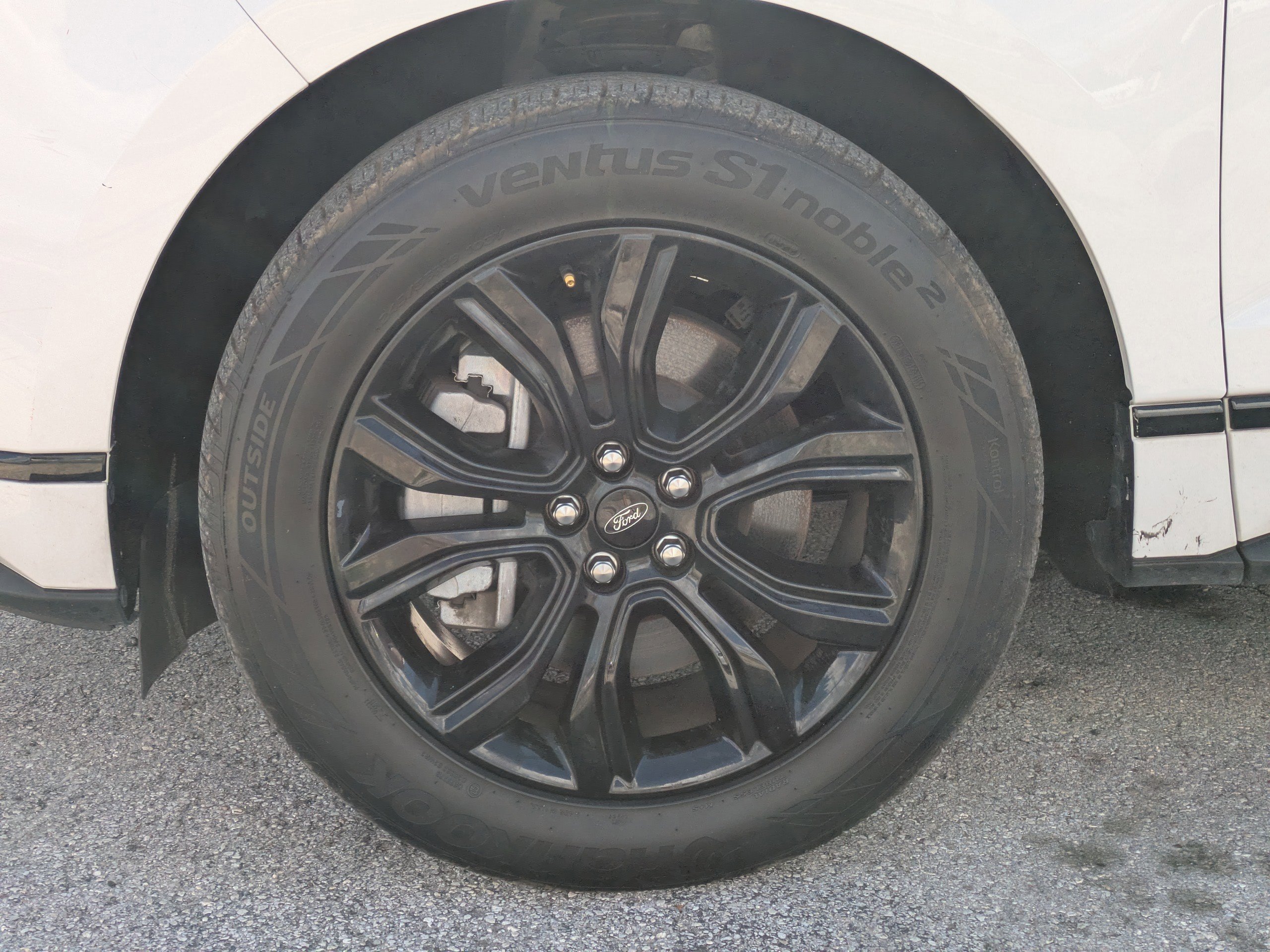 Certified 2023 Ford Edge SE w/ Black Appearance Package image 9