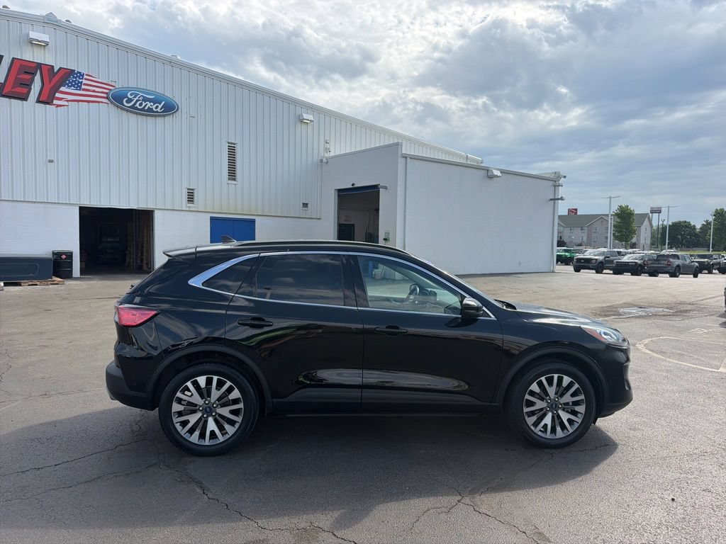 Certified 2020 Ford Escape Titanium w/ Titanium Premium Package 2.0 AWD/4WD image 11