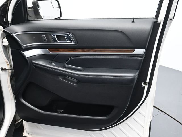 Certified 2018 Ford Explorer Limited w/ Class II Trailer Tow Package image 31