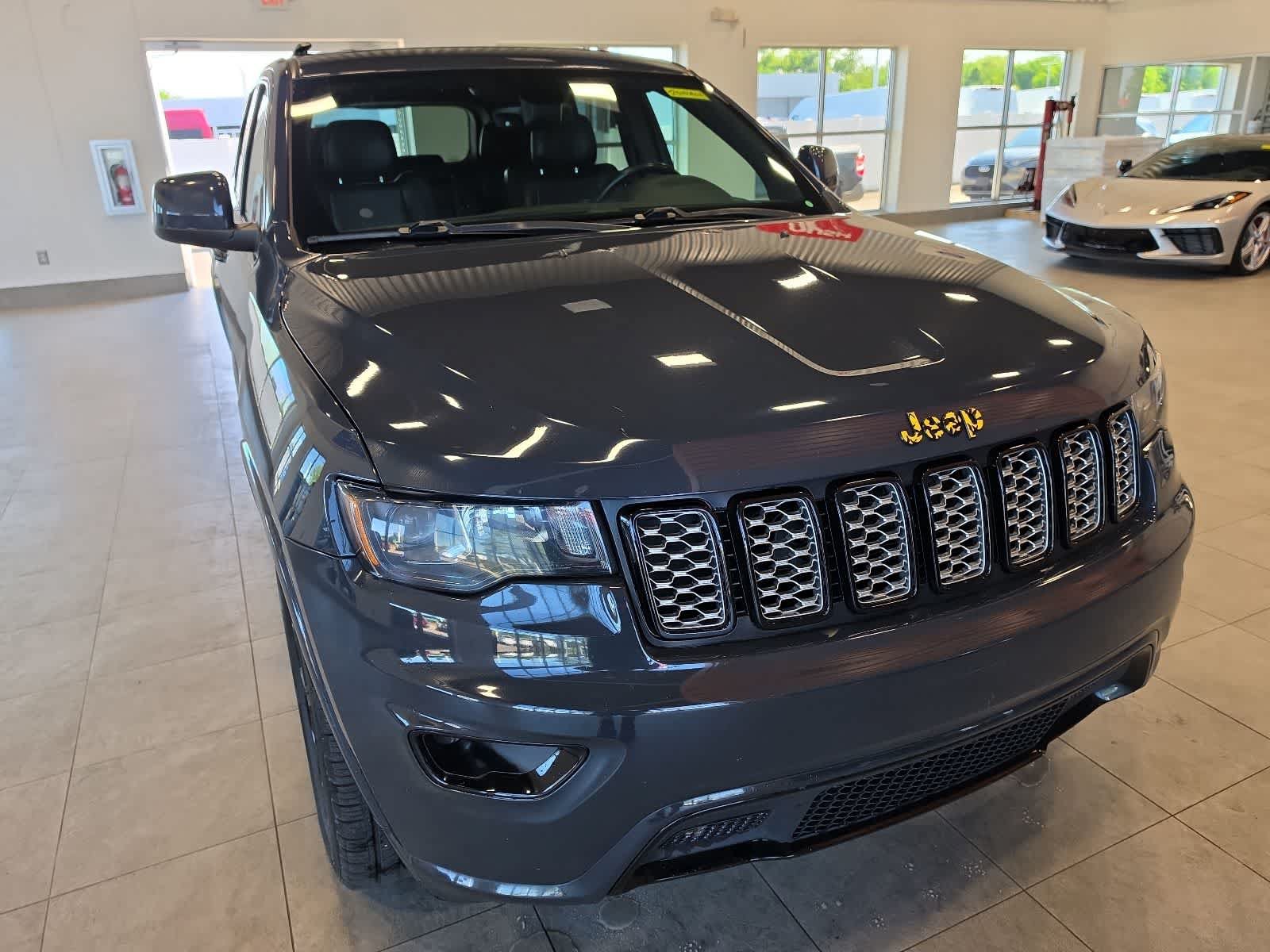 Used 2018 Jeep Grand Cherokee Altitude AWD/4WD image 4