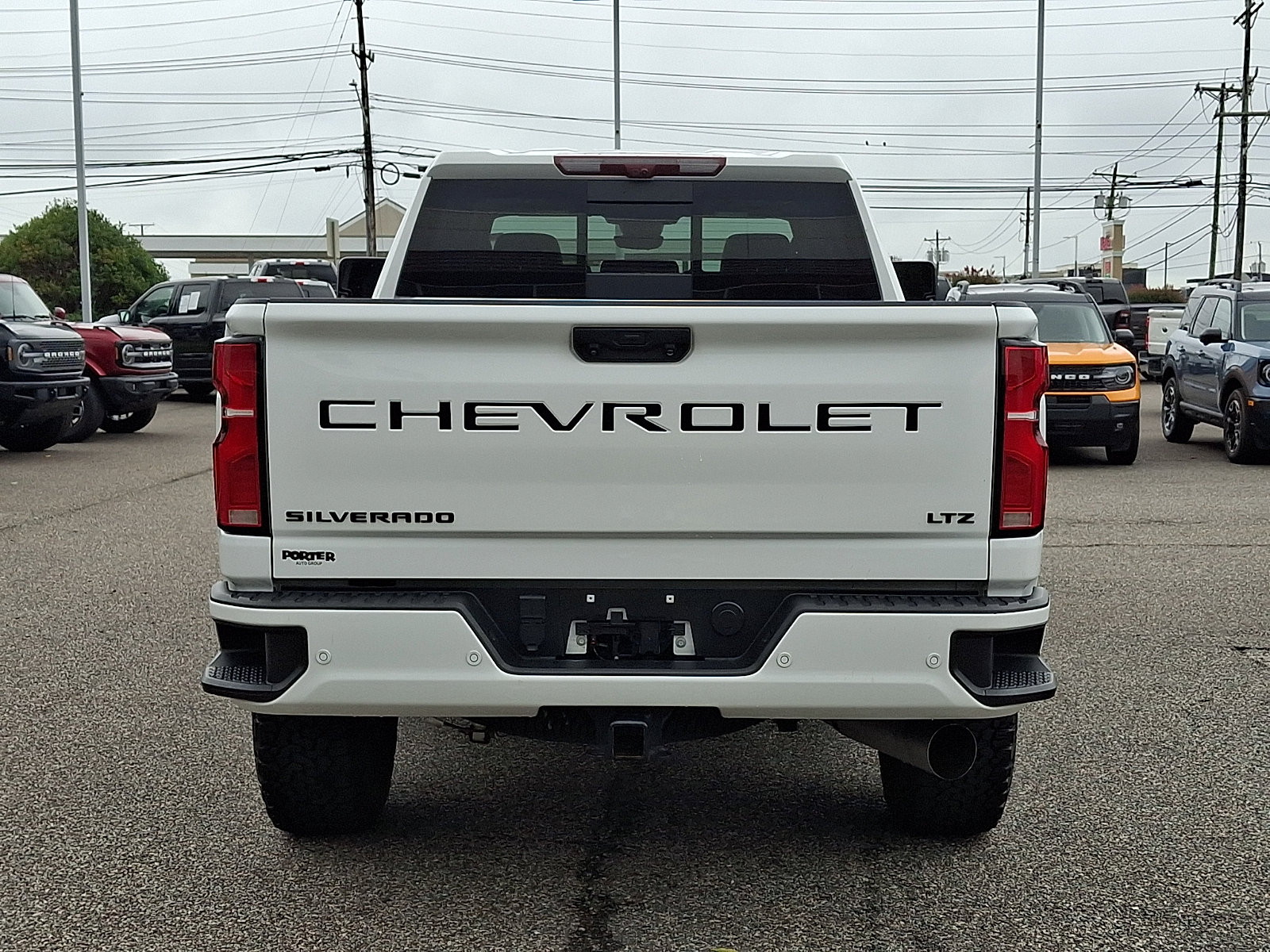 Used 2024 Chevrolet Silverado 2500 LTZ w/ LTZ Plus Package AWD/4WD image 9