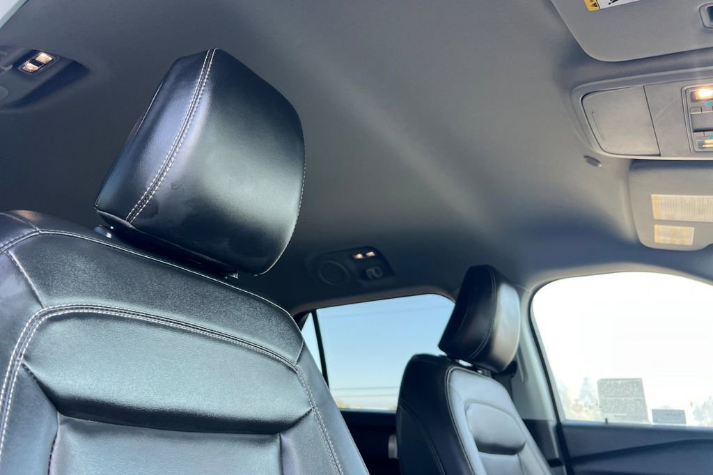 Certified 2022 Ford Explorer XLT w/ Equipment Group 202A image 18