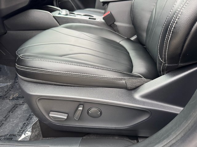 Certified 2025 Ford Escape SE w/ PHEV Premium Package image 15