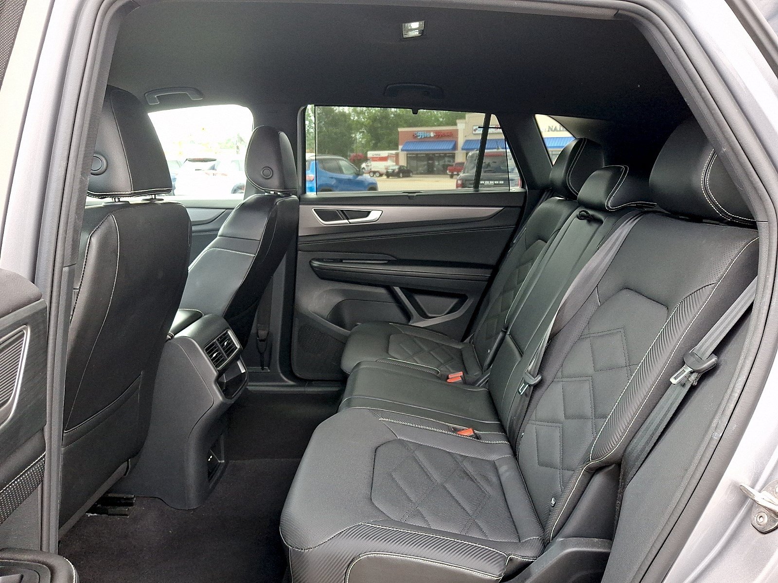Used 2024 Volkswagen Atlas Cross Sport SE AWD/4WD image 9