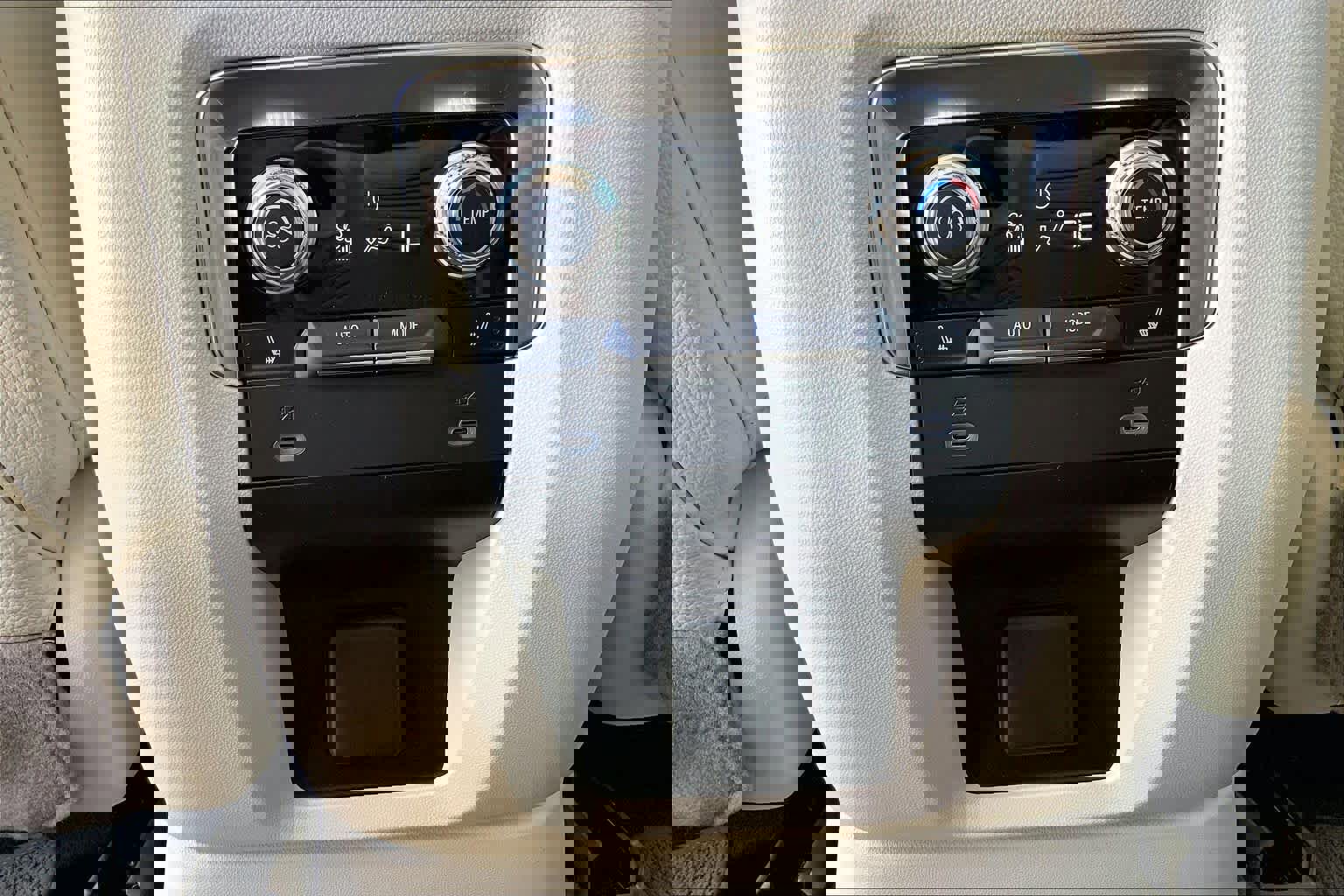 Used 2023 GMC Yukon Denali image 33