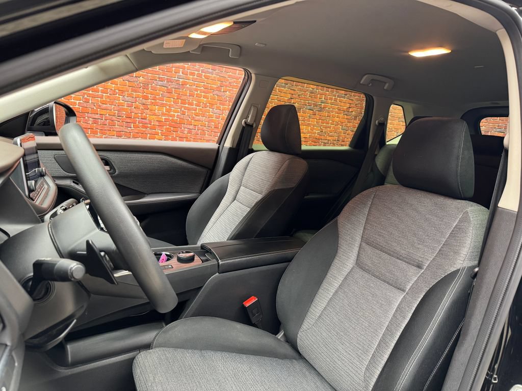 Used 2023 Nissan Rogue SV AWD/4WD image 22