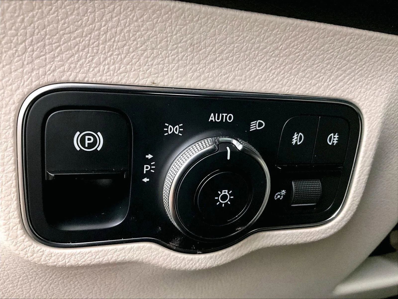 Used 2021 Mercedes-Benz GLB 250 4MATIC image 31