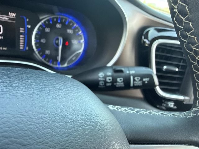 Used 2023 Chrysler Voyager LX FWD image 31
