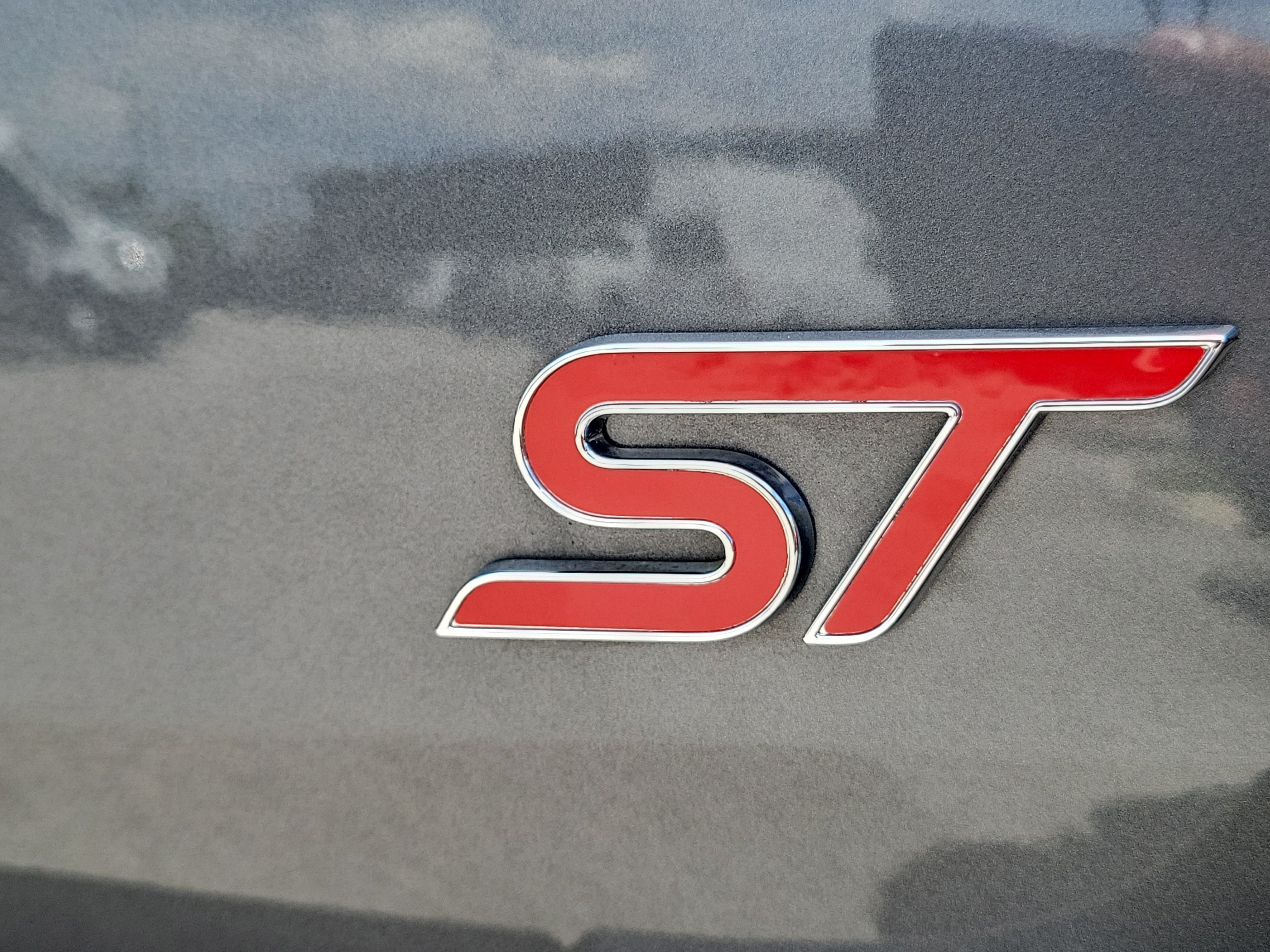 Certified 2025 Ford Explorer ST RWD image 30