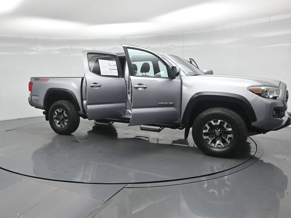 Used 2019 Toyota Tacoma TRD Off-Road w/ Technology Package AWD/4WD image 32