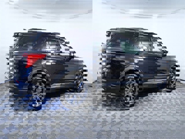 Certified 2023 Ford Explorer XLT w/ Equipment Group 202A image 4