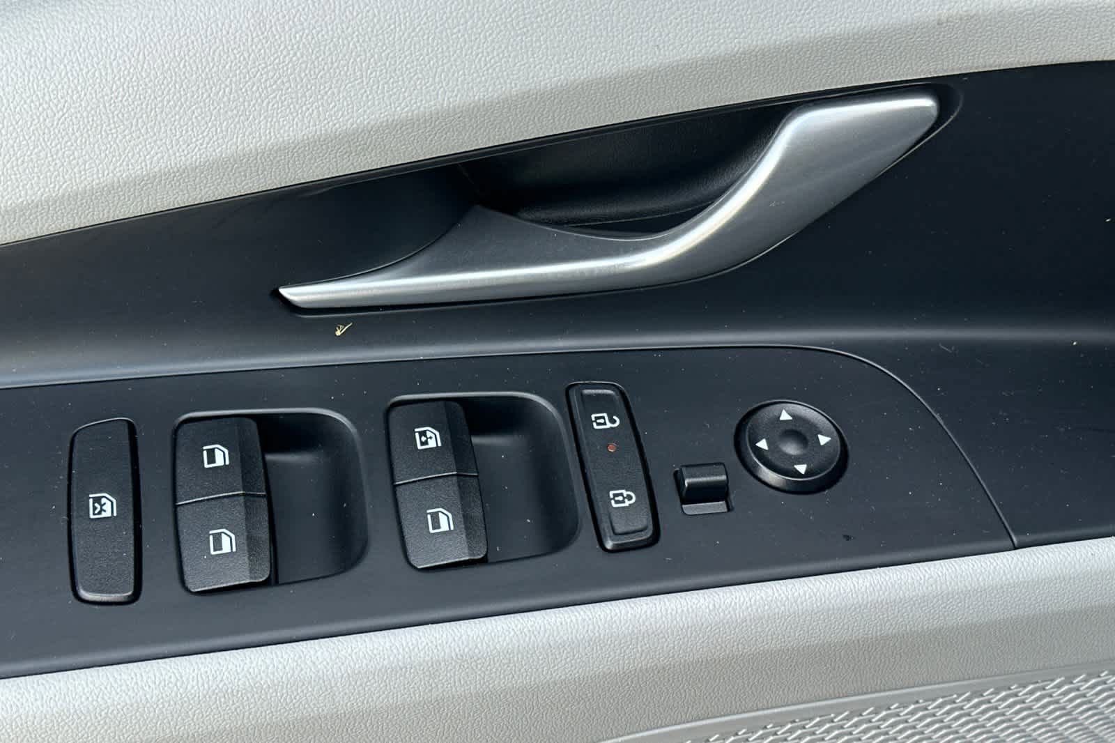 Used 2024 Hyundai Elantra Limited image 13