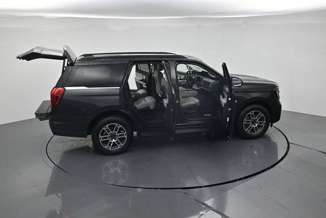 Certified 2025 Ford Expedition Active AWD/4WD image 52