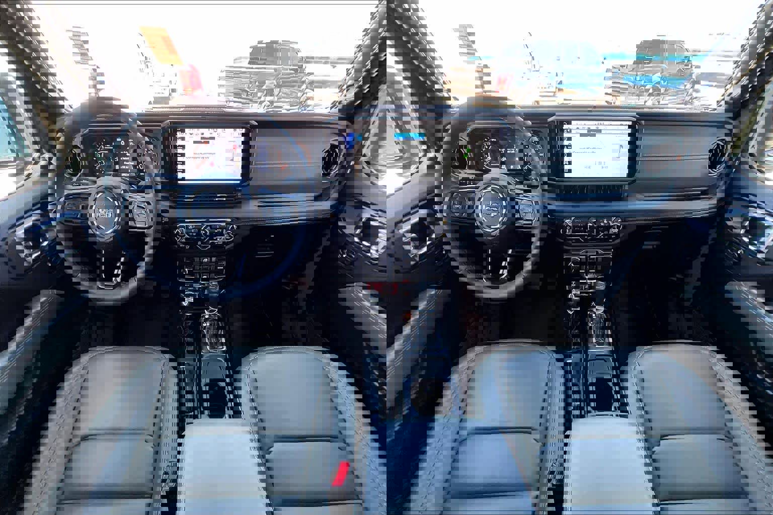 Used 2025 Jeep Gladiator Mojave AWD/4WD image 14