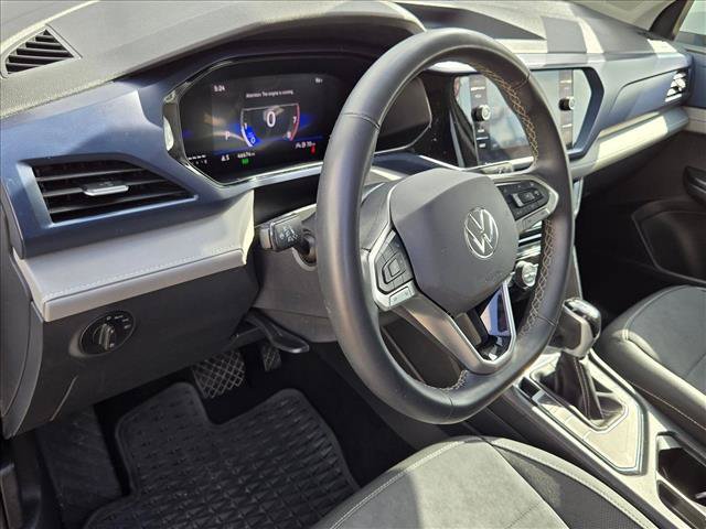 Used 2024 Volkswagen Taos SE w/ Panoramic Sunroof Package FWD image 10