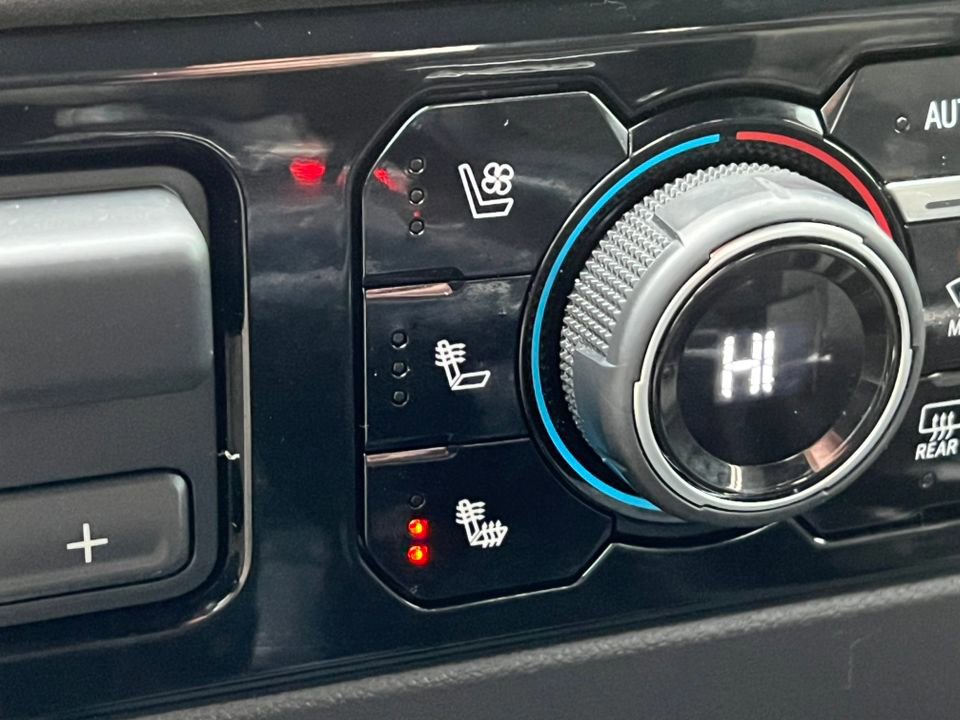 Used 2024 Chevrolet Silverado 1500 ZR2 image 29