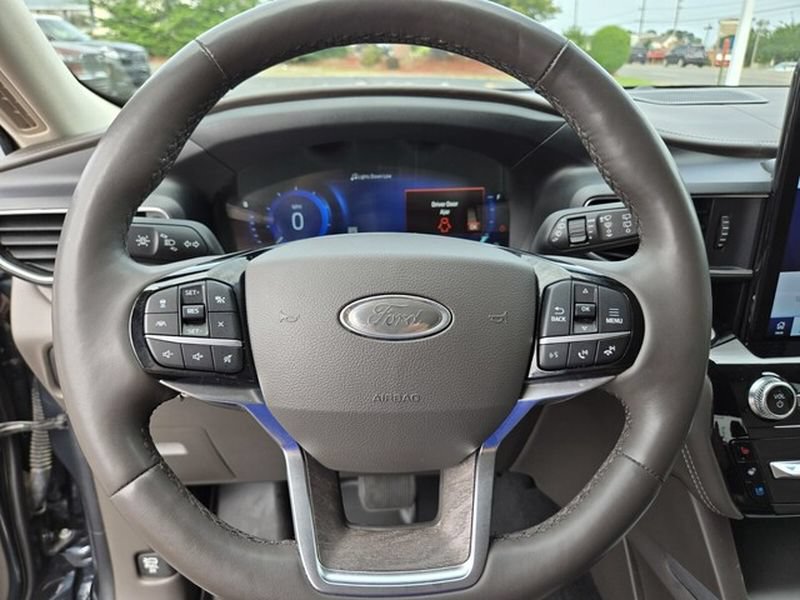Certified 2022 Ford Explorer Platinum w/ Equipment Group 601A AWD/4WD image 29
